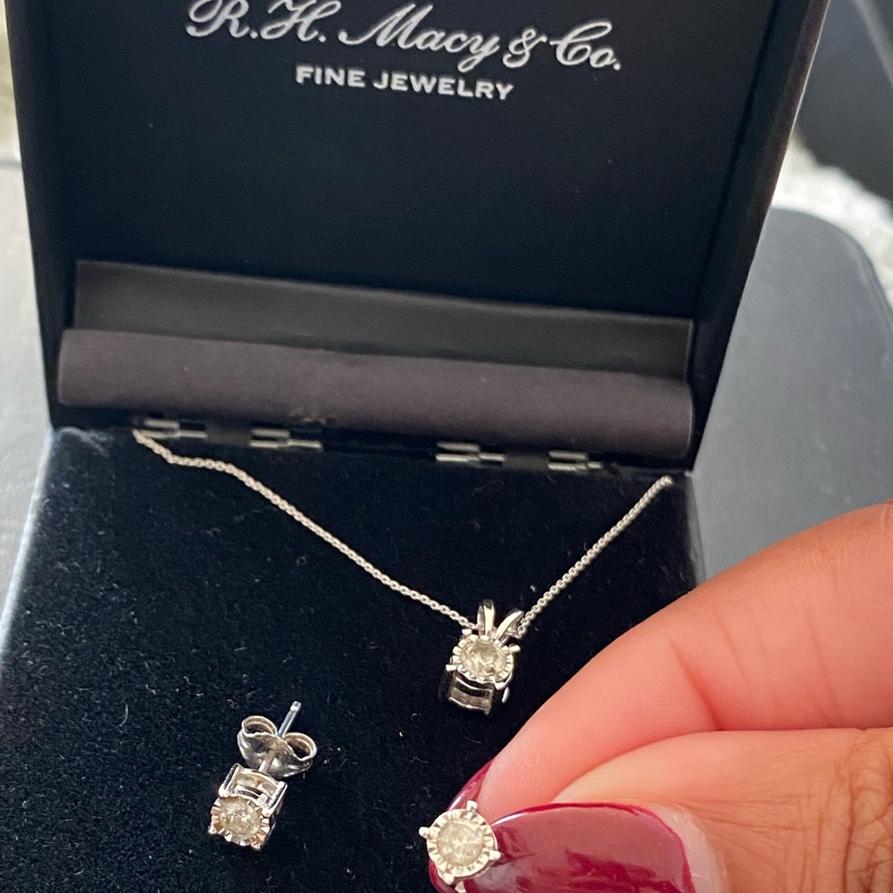 14KT Diamond Solitaire earring and Necklace combination.